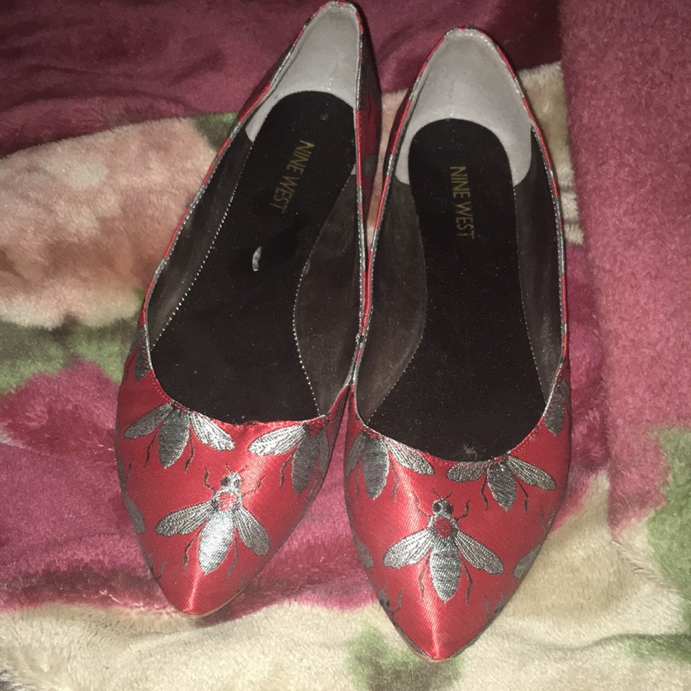 Nine West flats with red and flies on them 9M